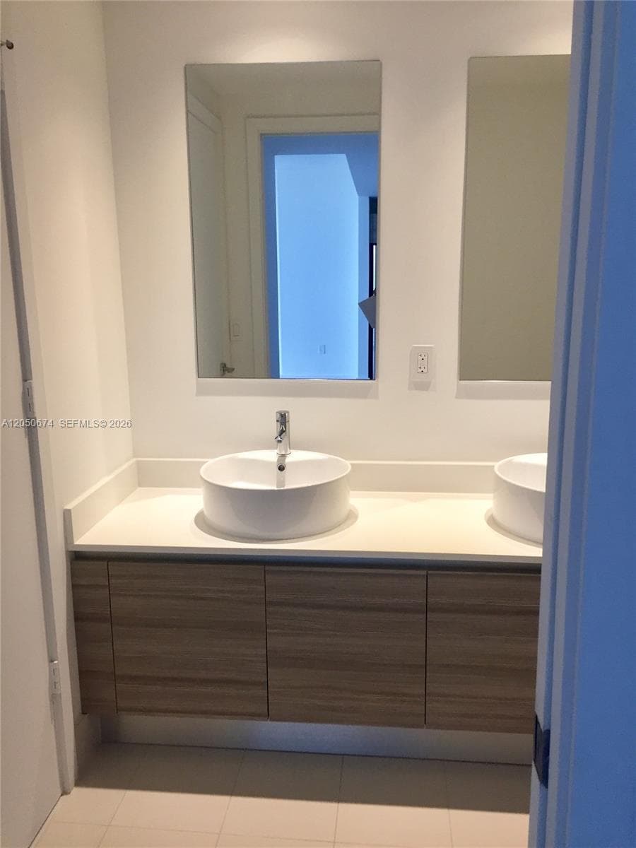 121 NE 34th St # 912, Miami FL 33137