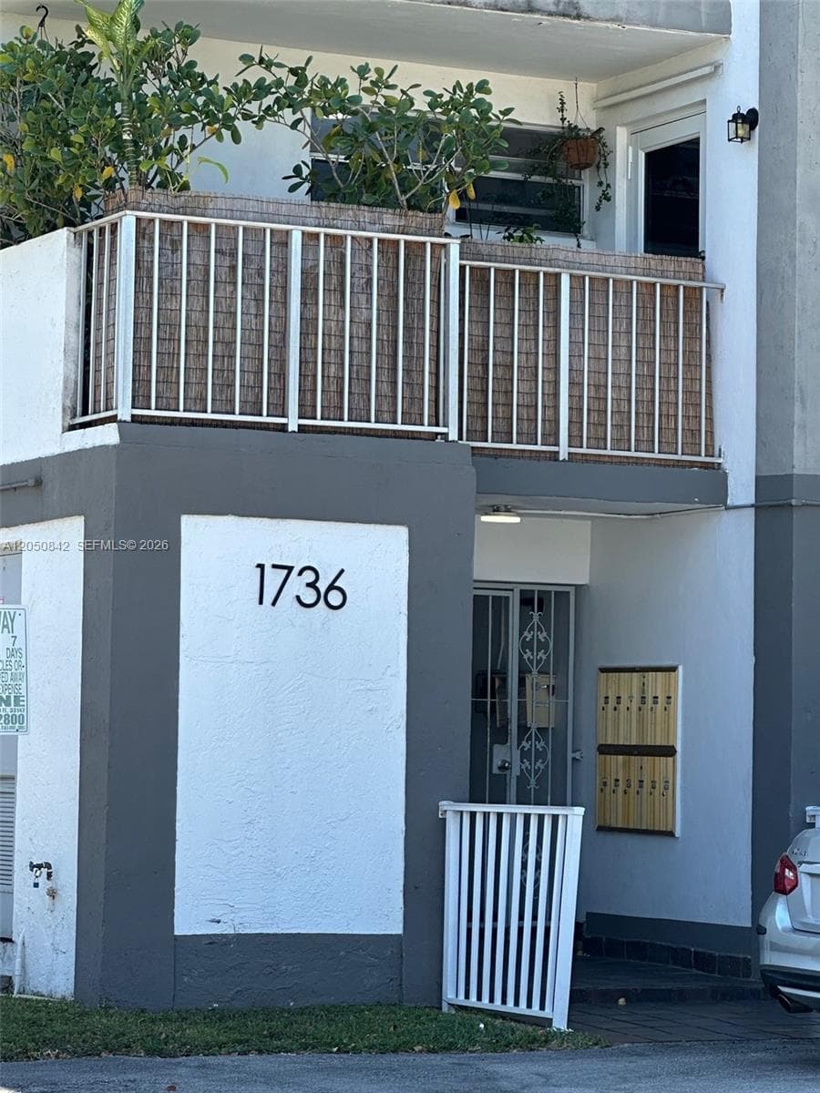 1736 SW 19th St # 404, Miami FL 33145