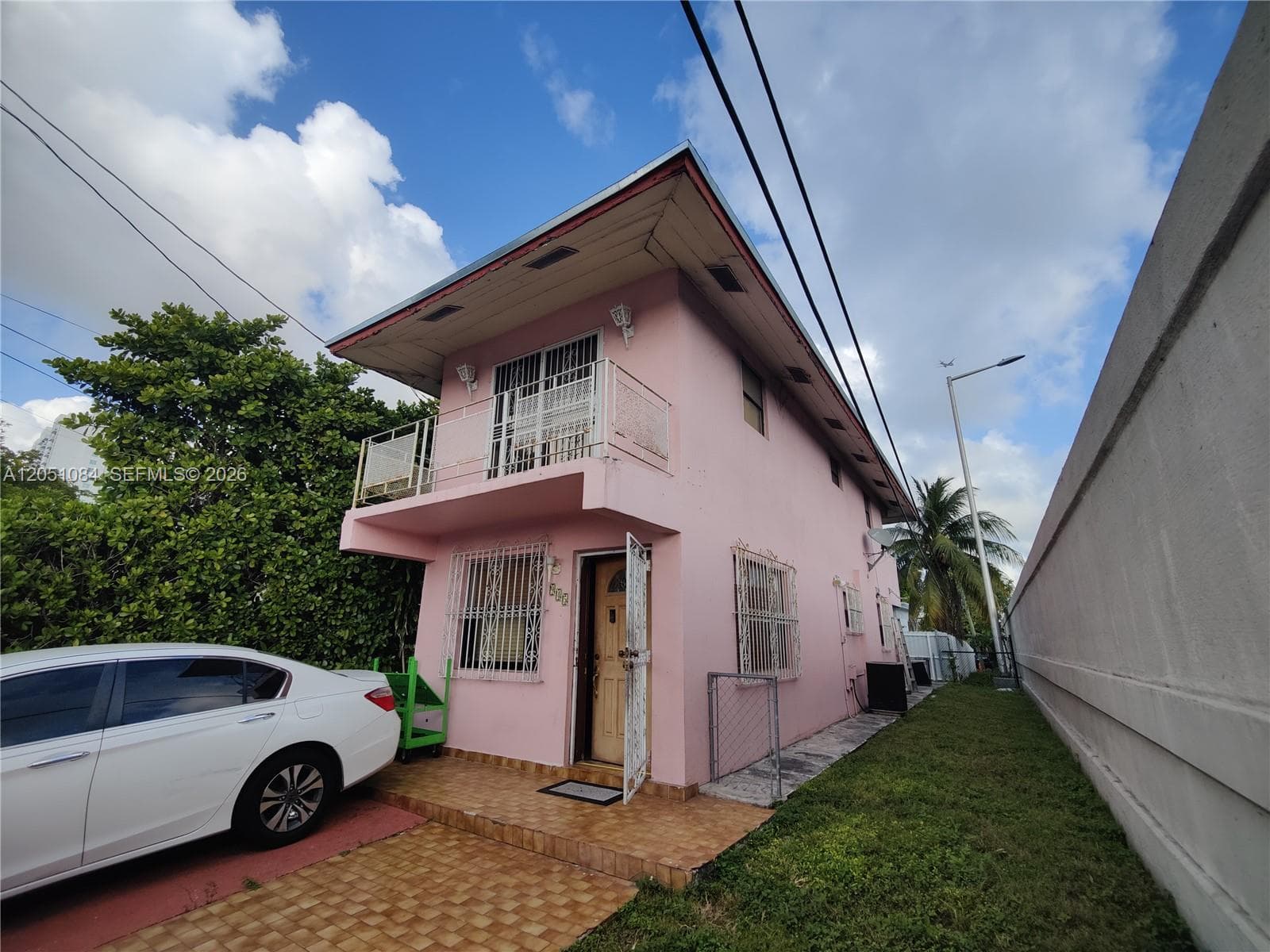 945 NW 19th Ave, Miami FL 33125