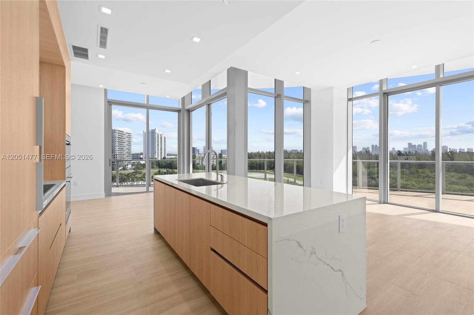 2411 Laguna Cr # 611, Miami FL 33181