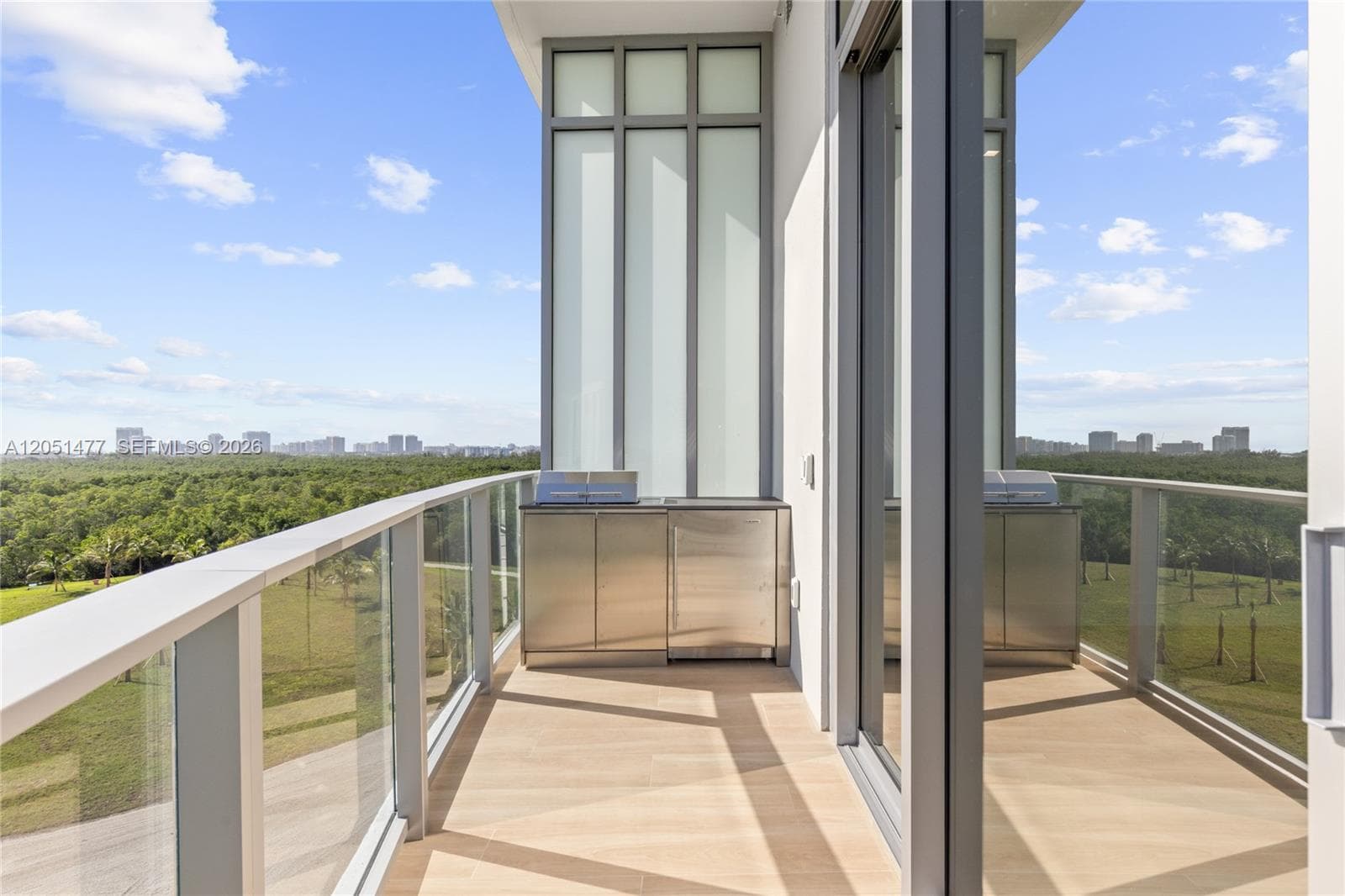 2411 Laguna Cr # 611, Miami FL 33181