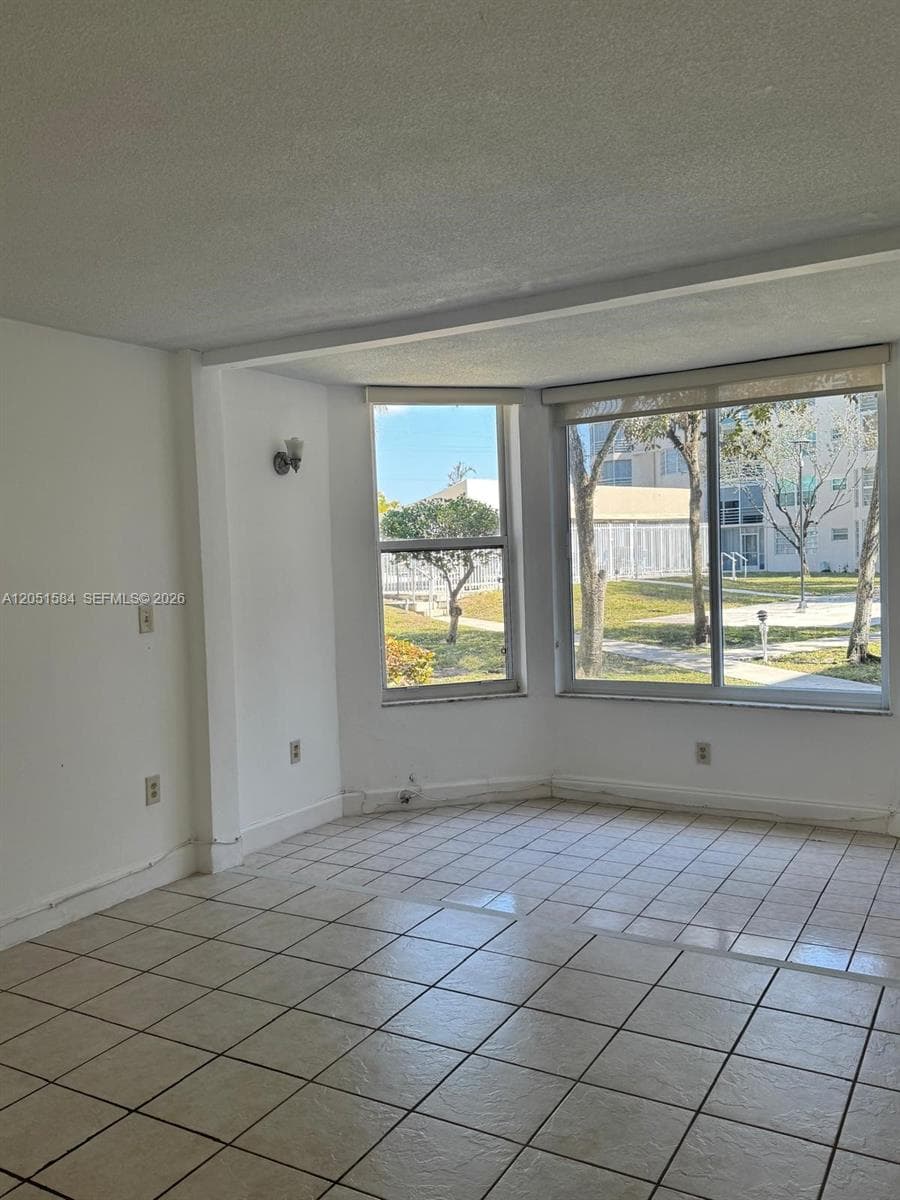 1401 NE 191st St # D108, Miami FL 33179
