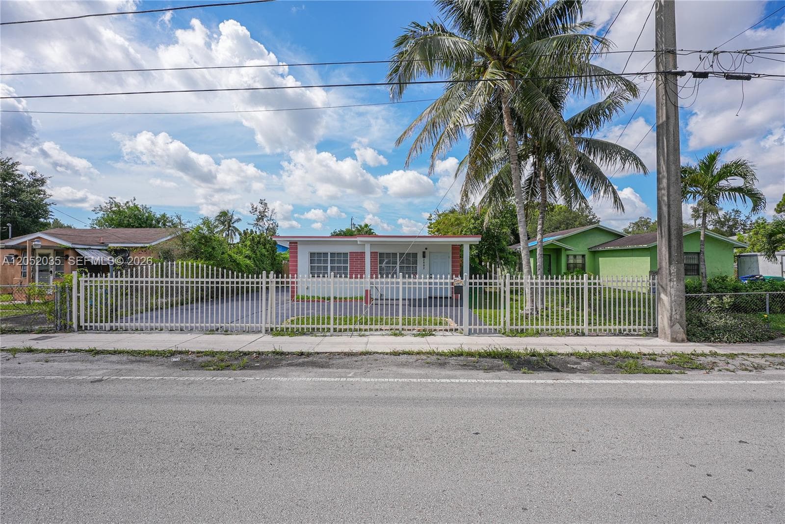 2002 NW 87th St, Miami FL 33147