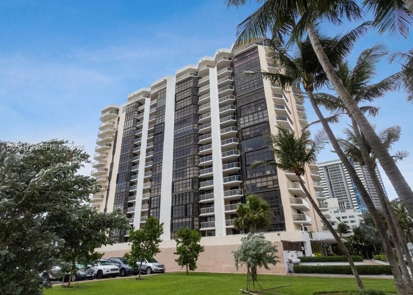6423 Collins Ave # 809, Miami Beach FL 33141