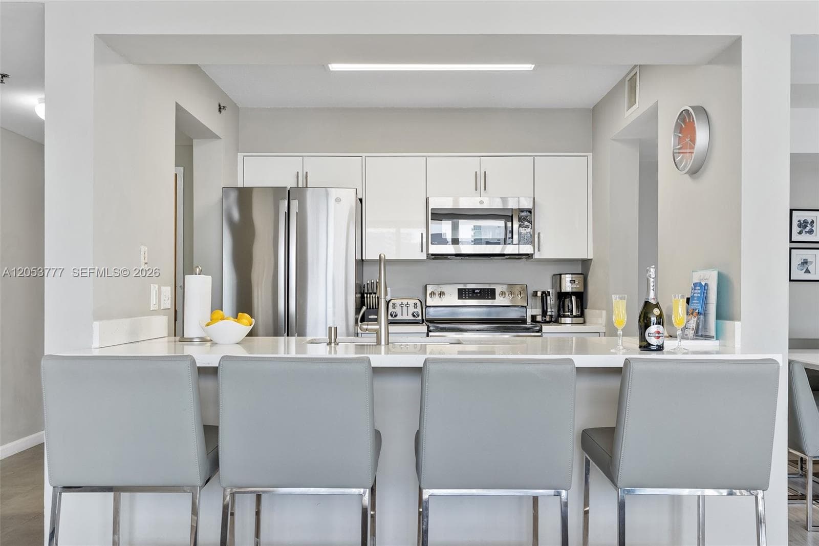 1200 Brickell Bay Dr # 2423, Miami FL 33131