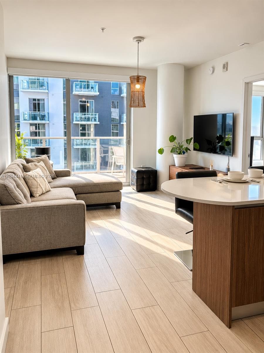1600 SW 1st Ave # 812, Miami FL 33129