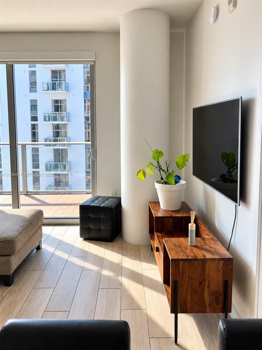 1600 SW 1st Ave # 812, Miami FL 33129