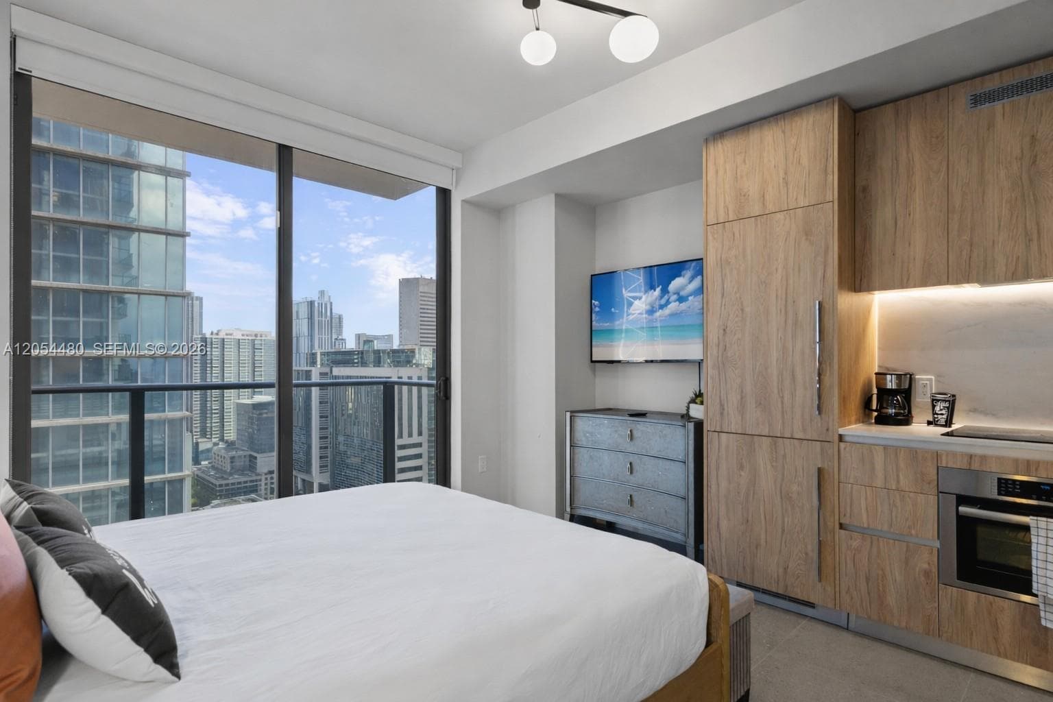 11 NE 6th St # 2102, Miami FL 33132