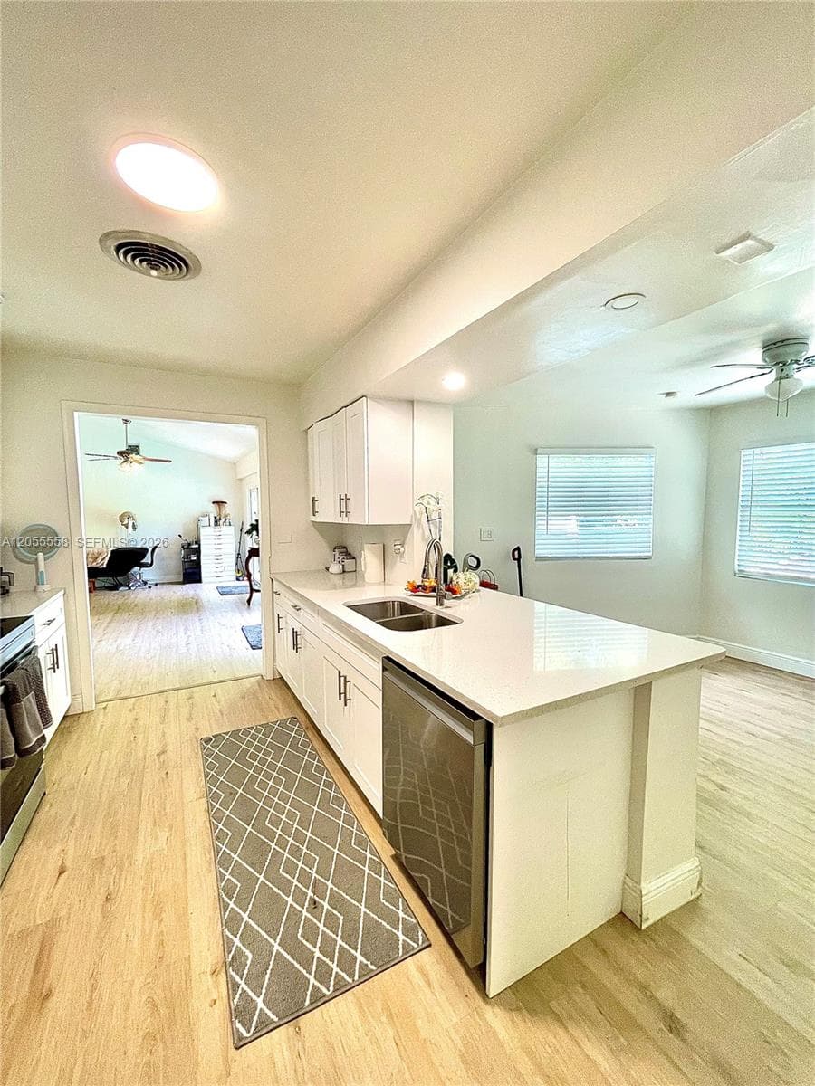 15831 Palmetto Club Dr, Miami FL 33157