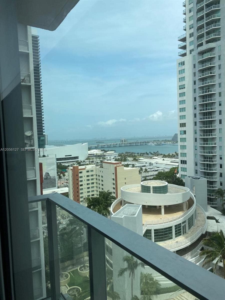 227 NE 2nd St # 1910, Miami FL 33132