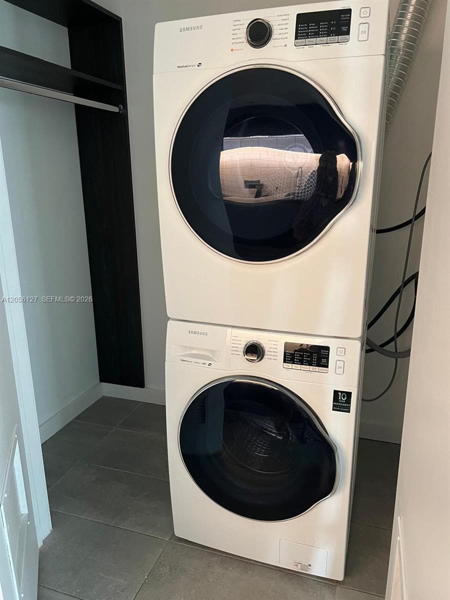 227 NE 2nd St # 1910, Miami FL 33132