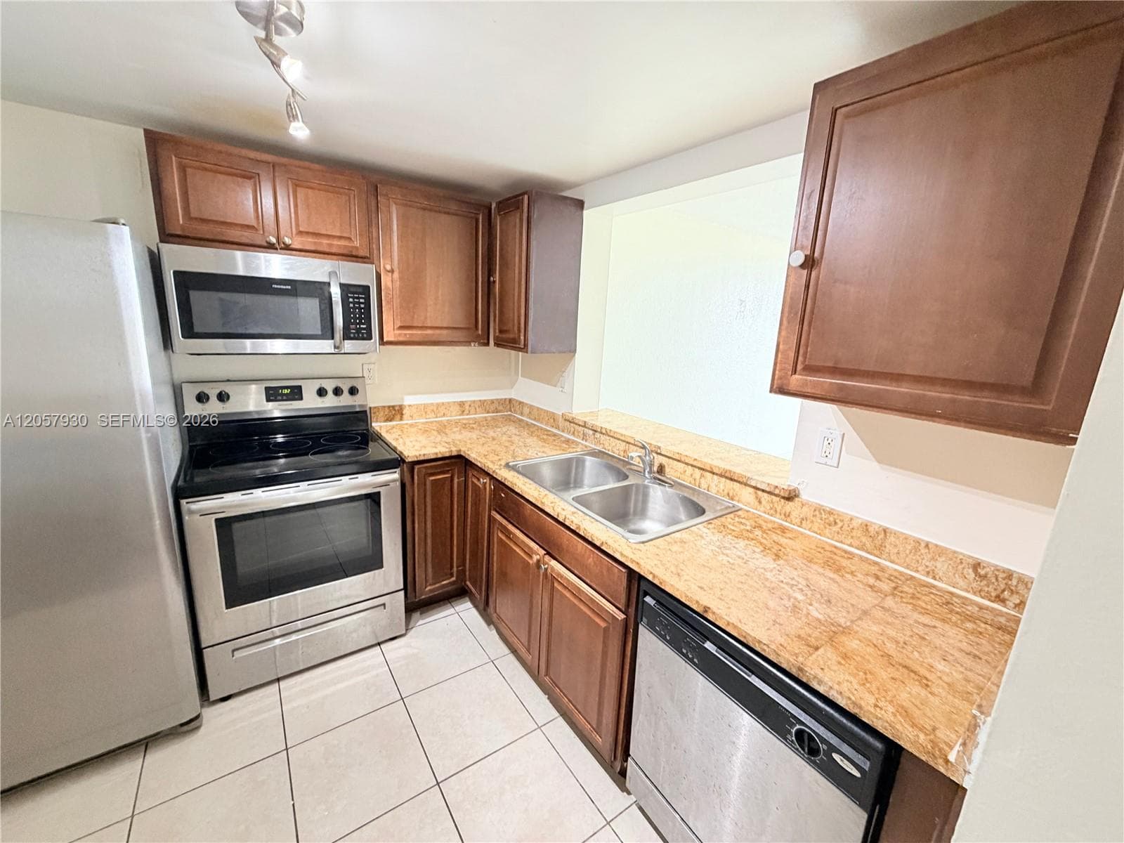 496 NW 165th St Rd # 409, Miami FL 33169