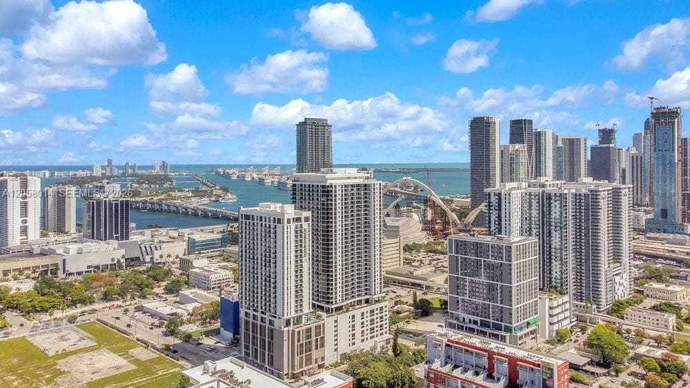 1600 NE 1st Ave # 2811, Miami FL 33132