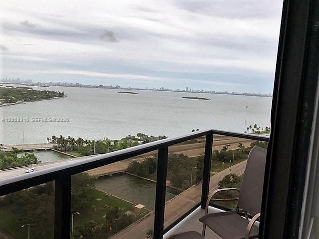 600 NE 36th St # T1, Miami FL 33137