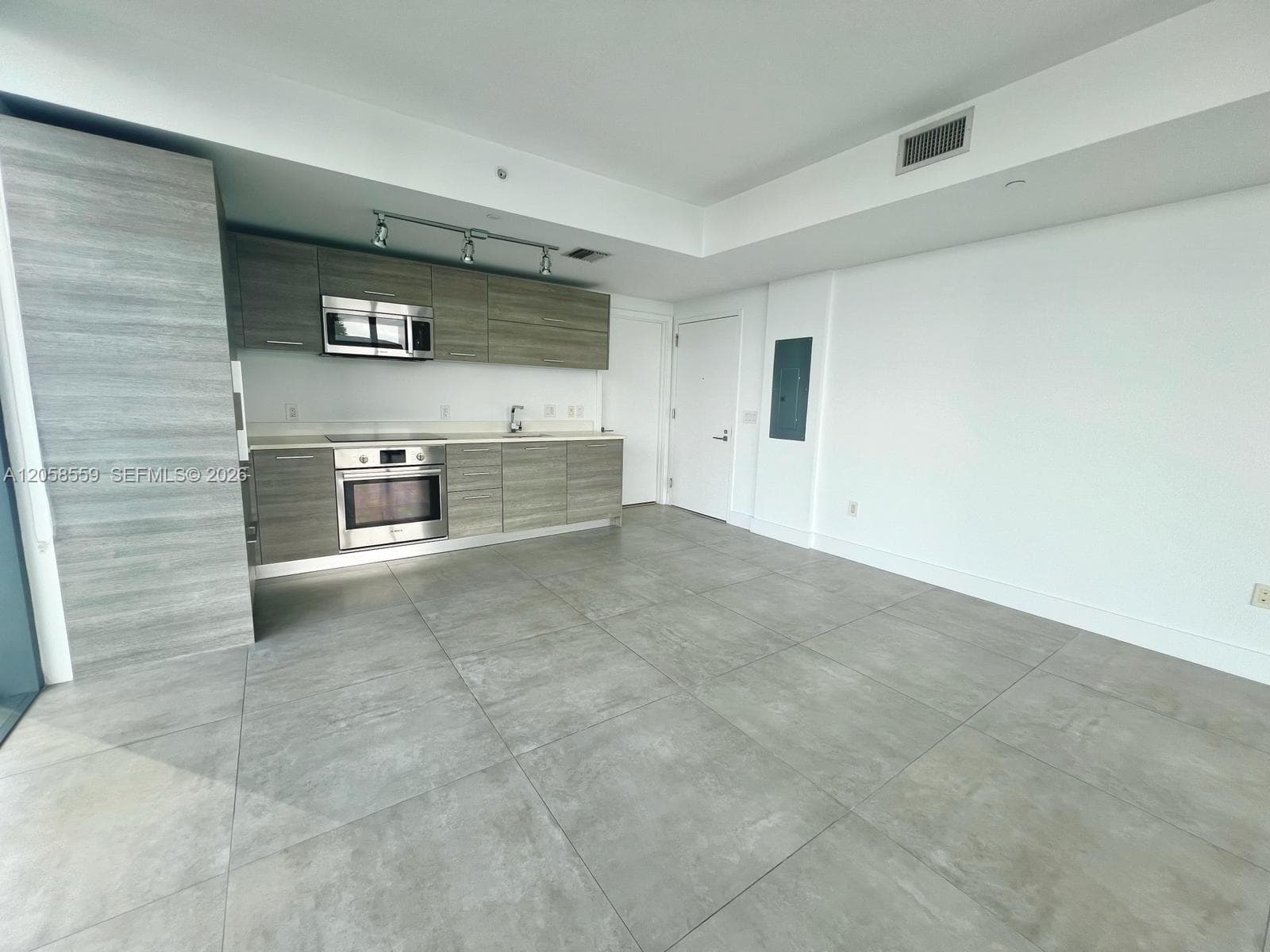 650 NE 32nd St # 908, Miami FL 33137
