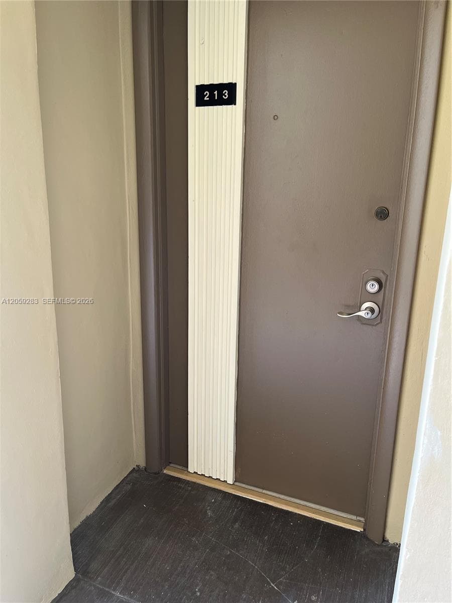 8625 NW 8th St # 213, Miami FL 33126