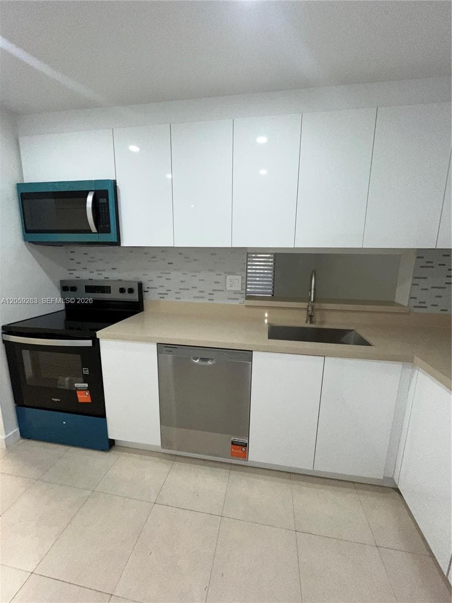 8625 NW 8th St # 213, Miami FL 33126