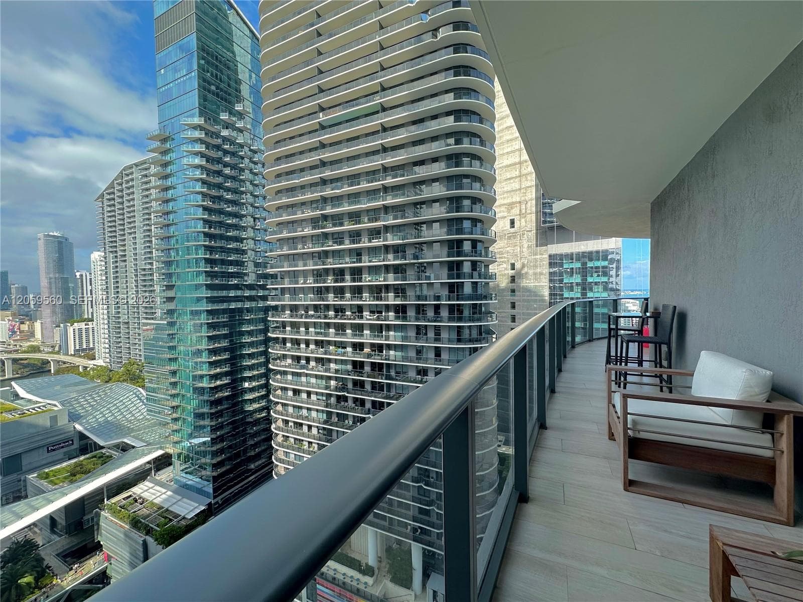45 SW 9th St # 2501, Miami FL 33130