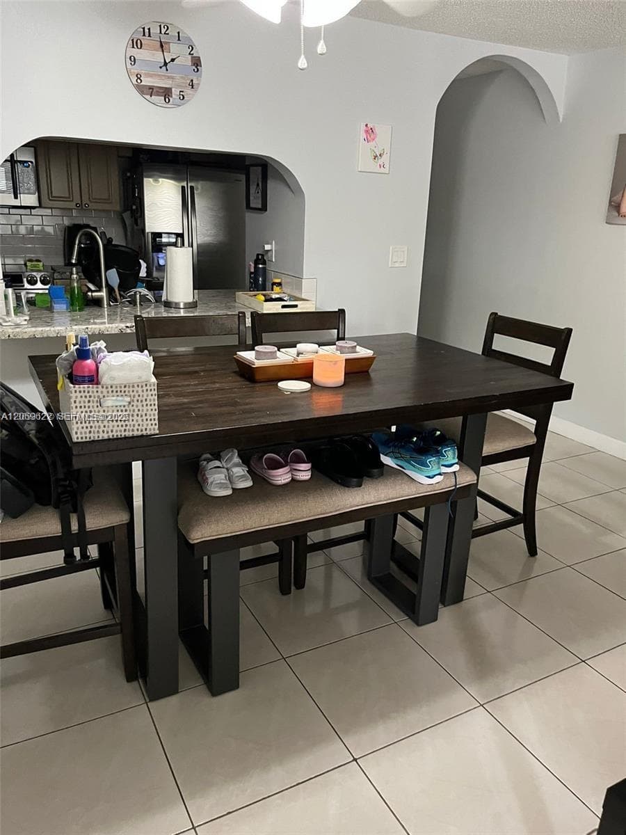 10135 NW 9th St Cir # 208, Miami FL 33172