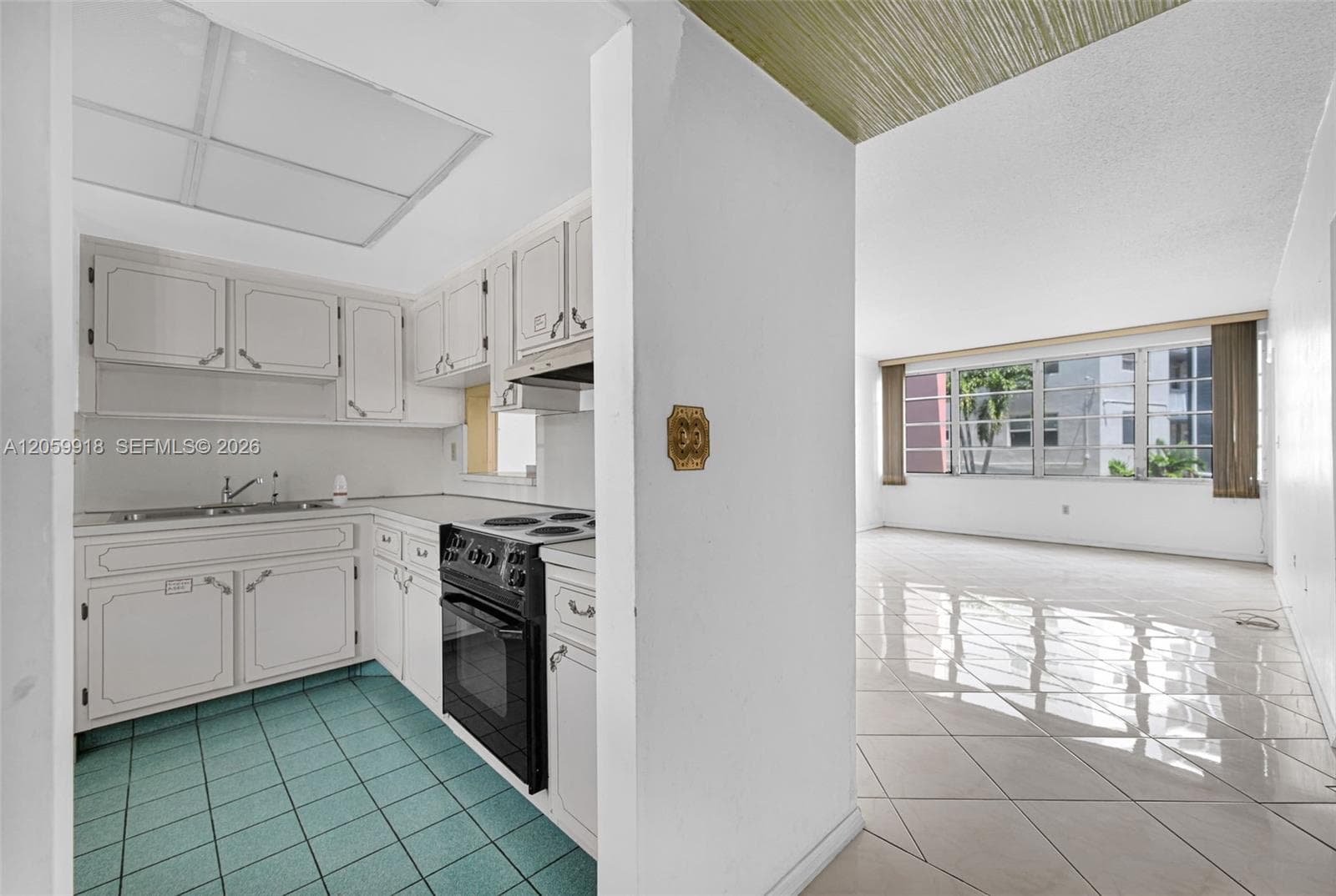 18555 NE 14th Ave # 502, Miami FL 33179