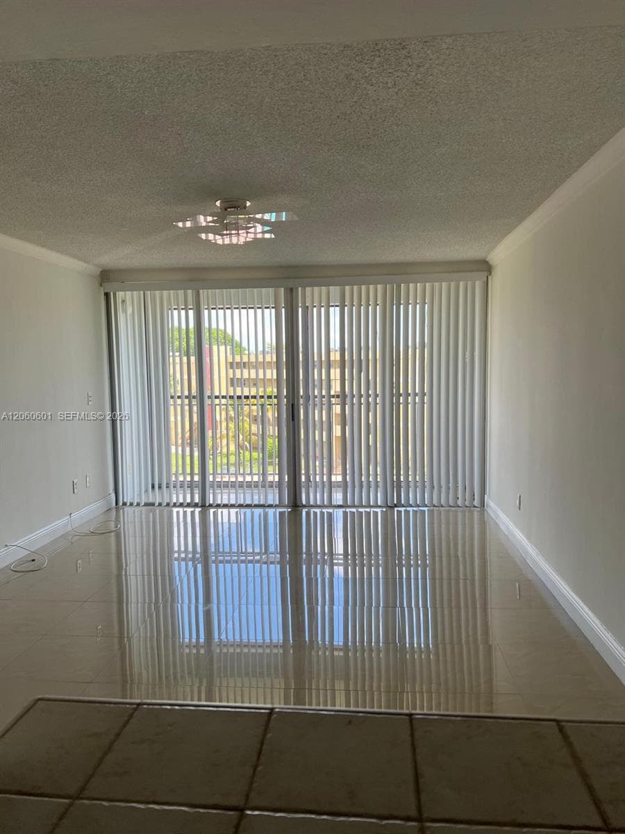 9210 Fontainebleau Blvd # 506, Miami FL 33172