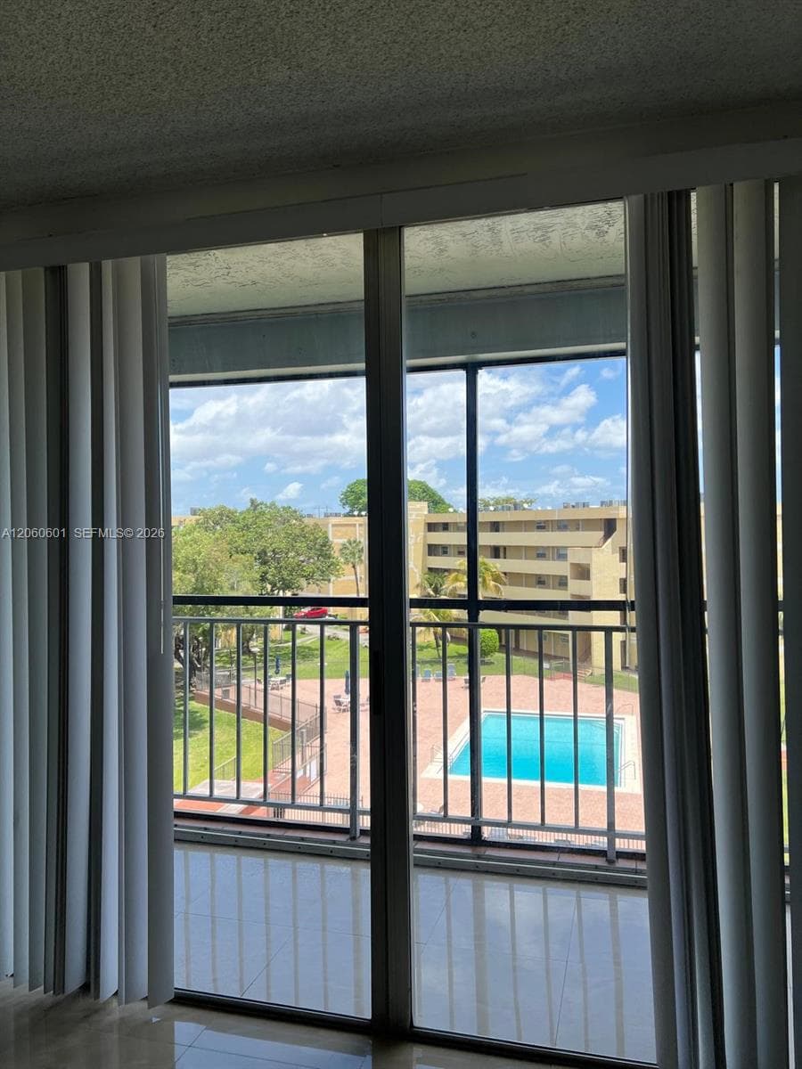 9210 Fontainebleau Blvd # 506, Miami FL 33172