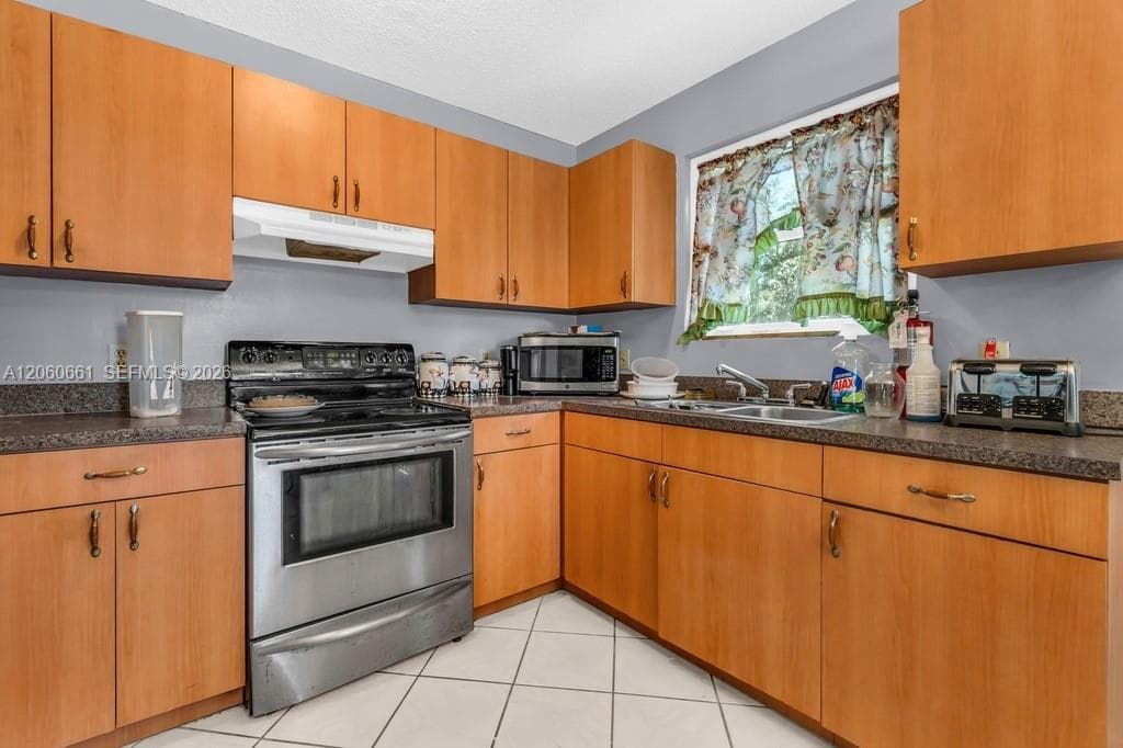 12231 SW 202nd St, Miami FL 33177