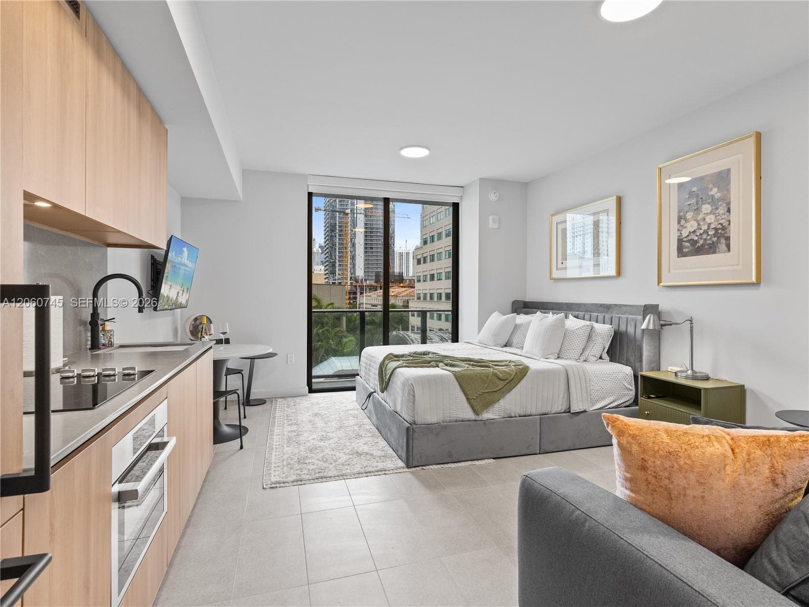 121 NE 5th St # 504, Miami FL 33132