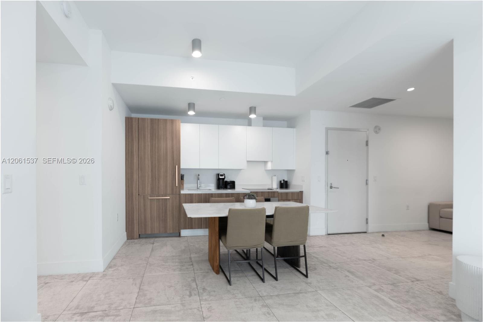 239 SW 9th St # 2103, Miami FL 33130