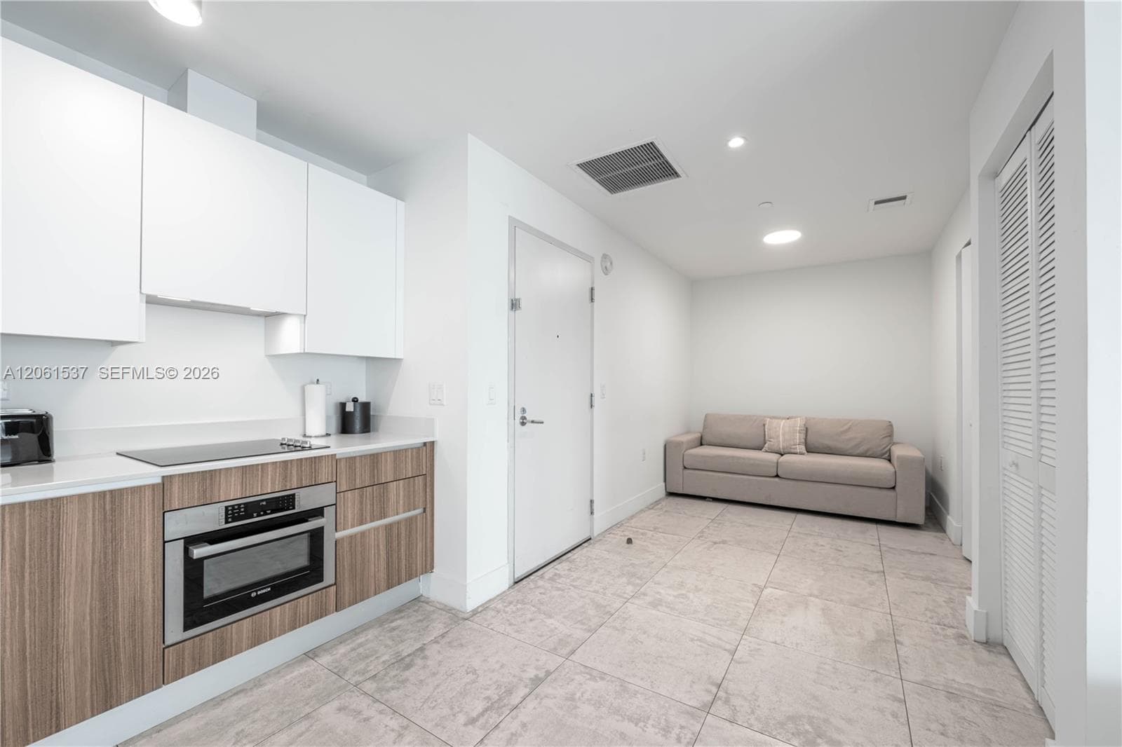239 SW 9th St # 2103, Miami FL 33130