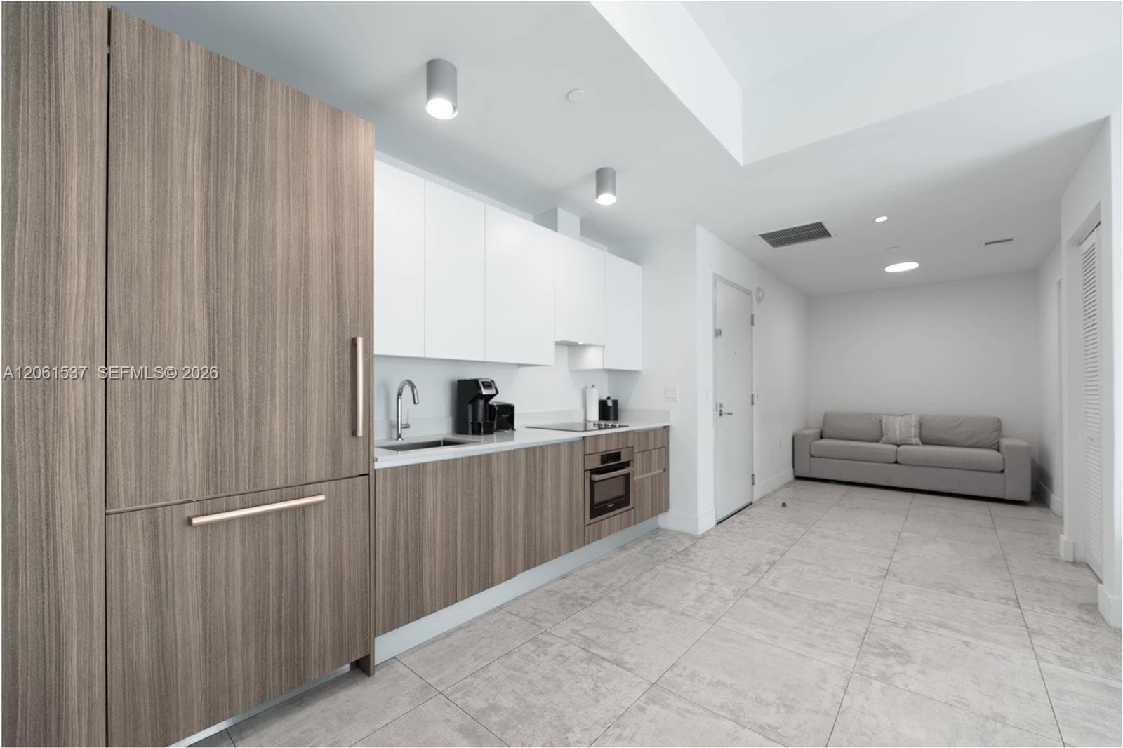 239 SW 9th St # 2103, Miami FL 33130