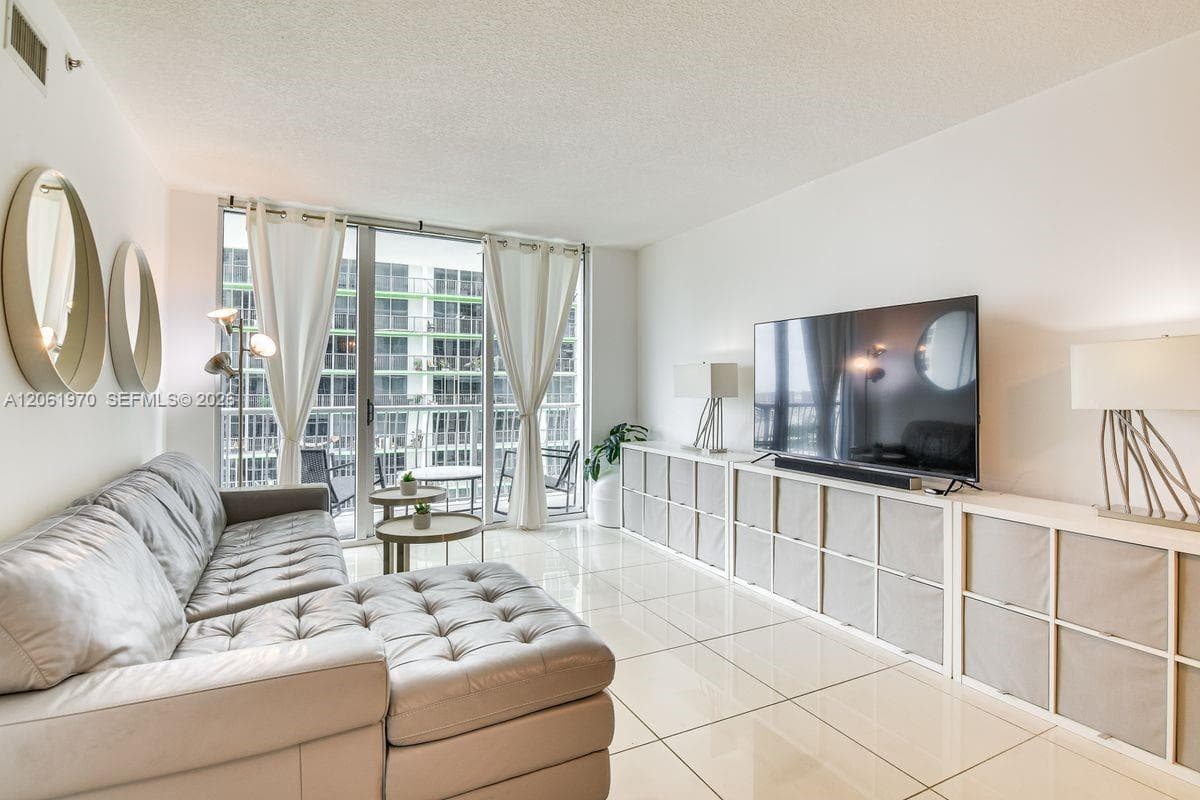 1750 N Bayshore Dr # 1909, Miami FL 33132