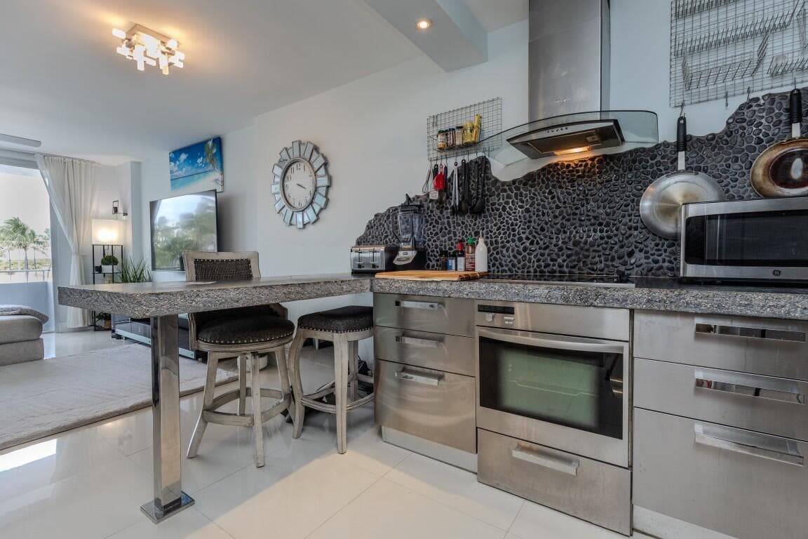 465 OCEAN Drive # 320, Miami Beach FL 33139