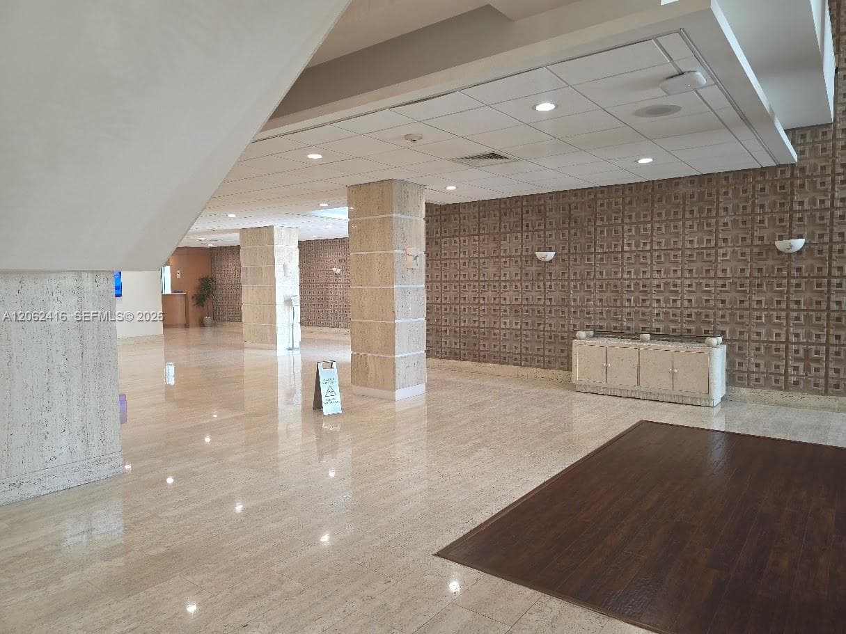 2899 Collins Ave # 940, Miami Beach FL 33140