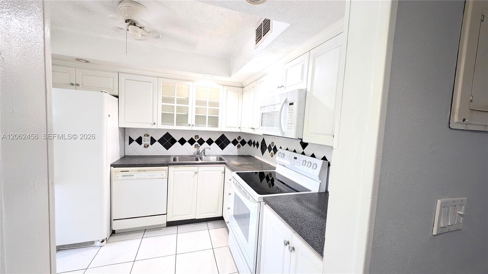 19051 NE 2nd Ave # 1507, Miami FL 33179