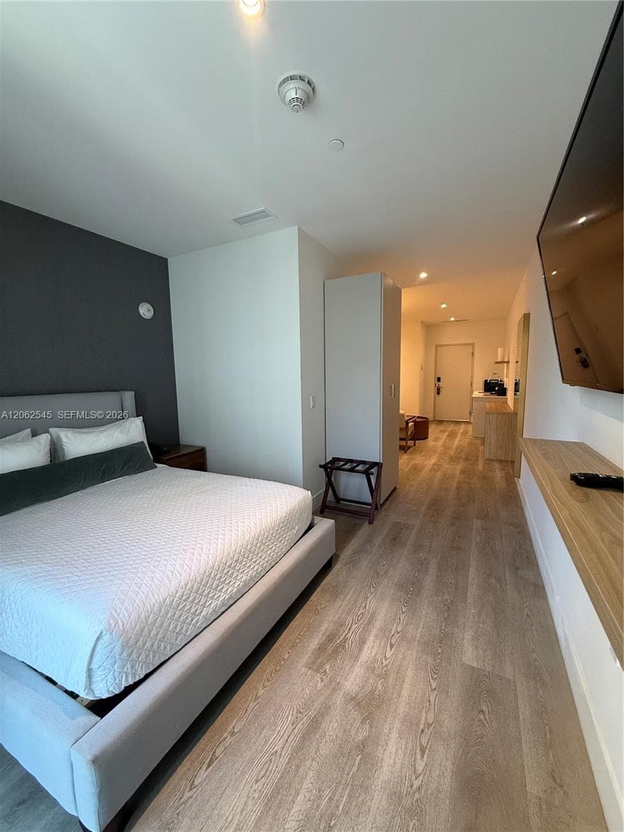 229 SW 9th St # 507, Miami FL 33130