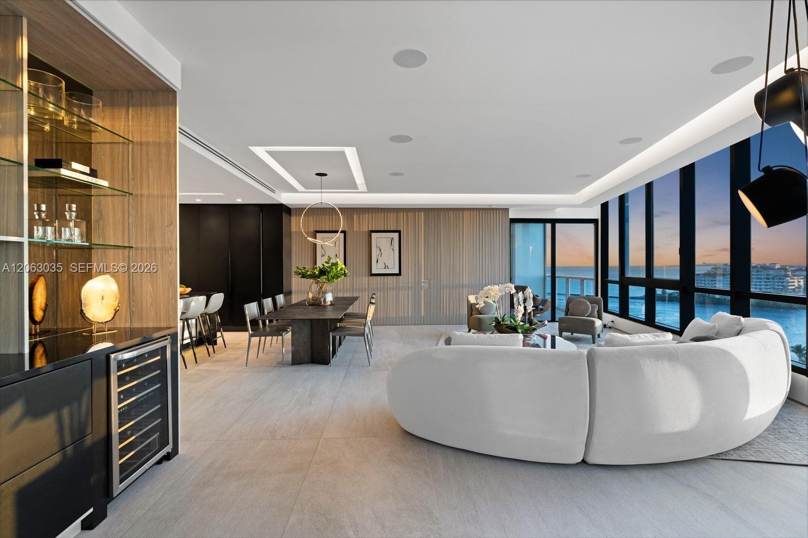 100 S Pointe Dr, Miami Beach FL 33139