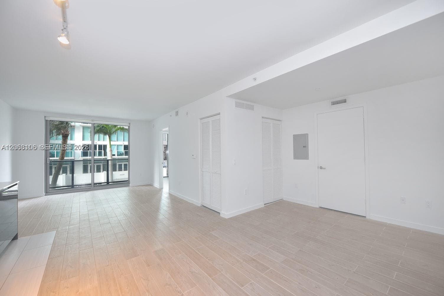 31 SE 6th St # 406, Miami FL 33131