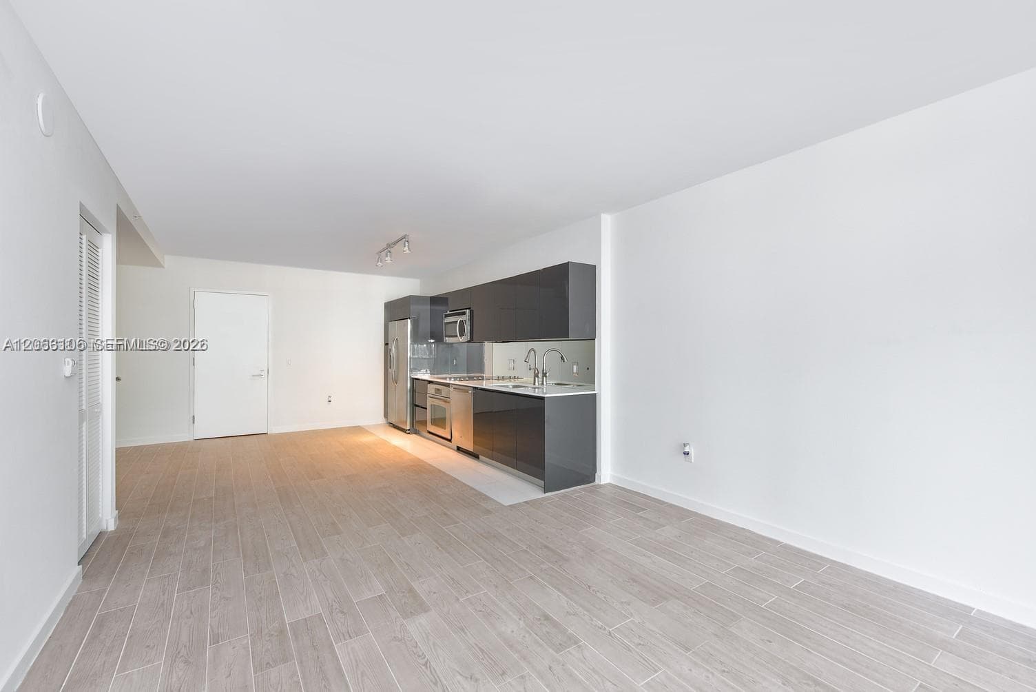 31 SE 6th St # 406, Miami FL 33131