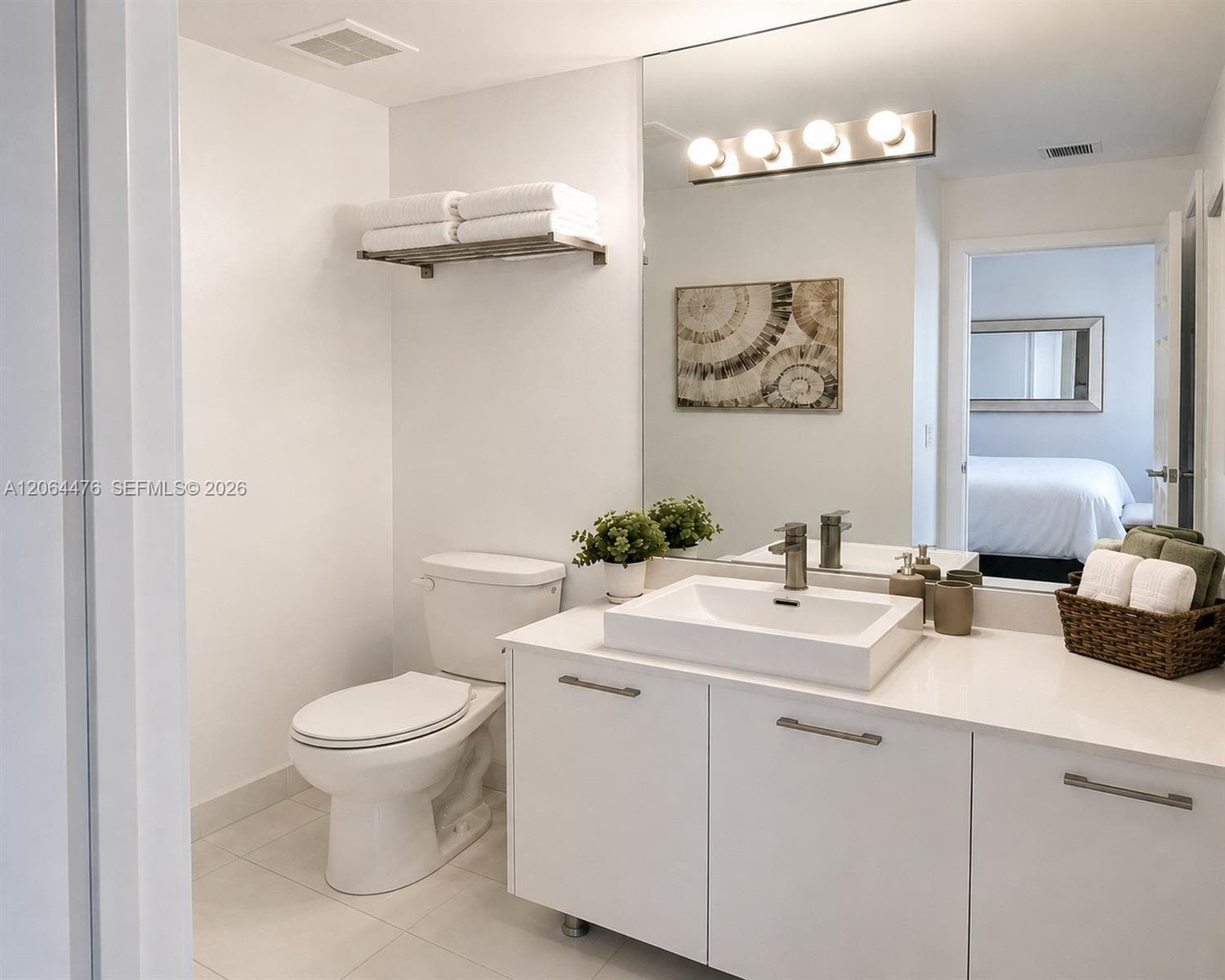 151 SE 1 St # 2406, Miami FL 33131