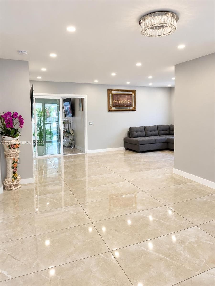 2118 NW 86th St, Miami FL 33147