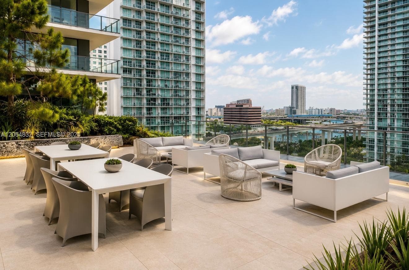 88 SW 7th St # 3709, Miami FL 33130