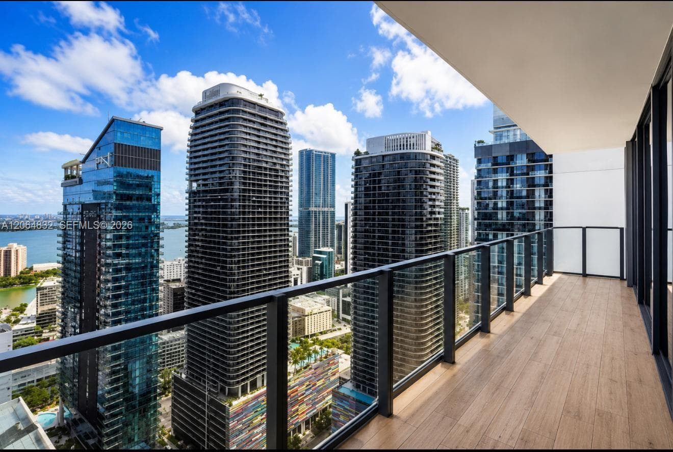 88 SW 7th St # 3709, Miami FL 33130