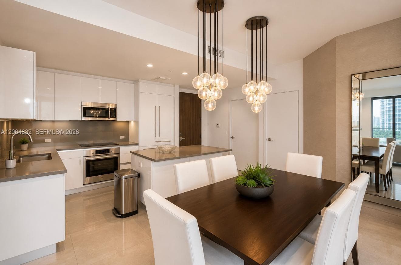 88 SW 7th St # 3709, Miami FL 33130