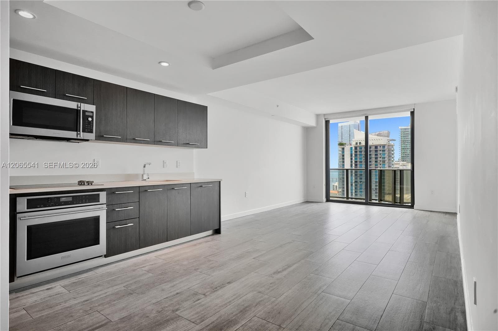 55 SW 9th St # 3504, Miami FL 33130