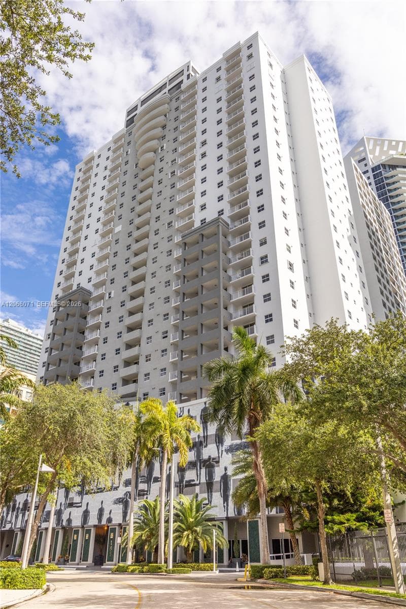 185 SE 14th Ter # 1010, Miami FL 33131