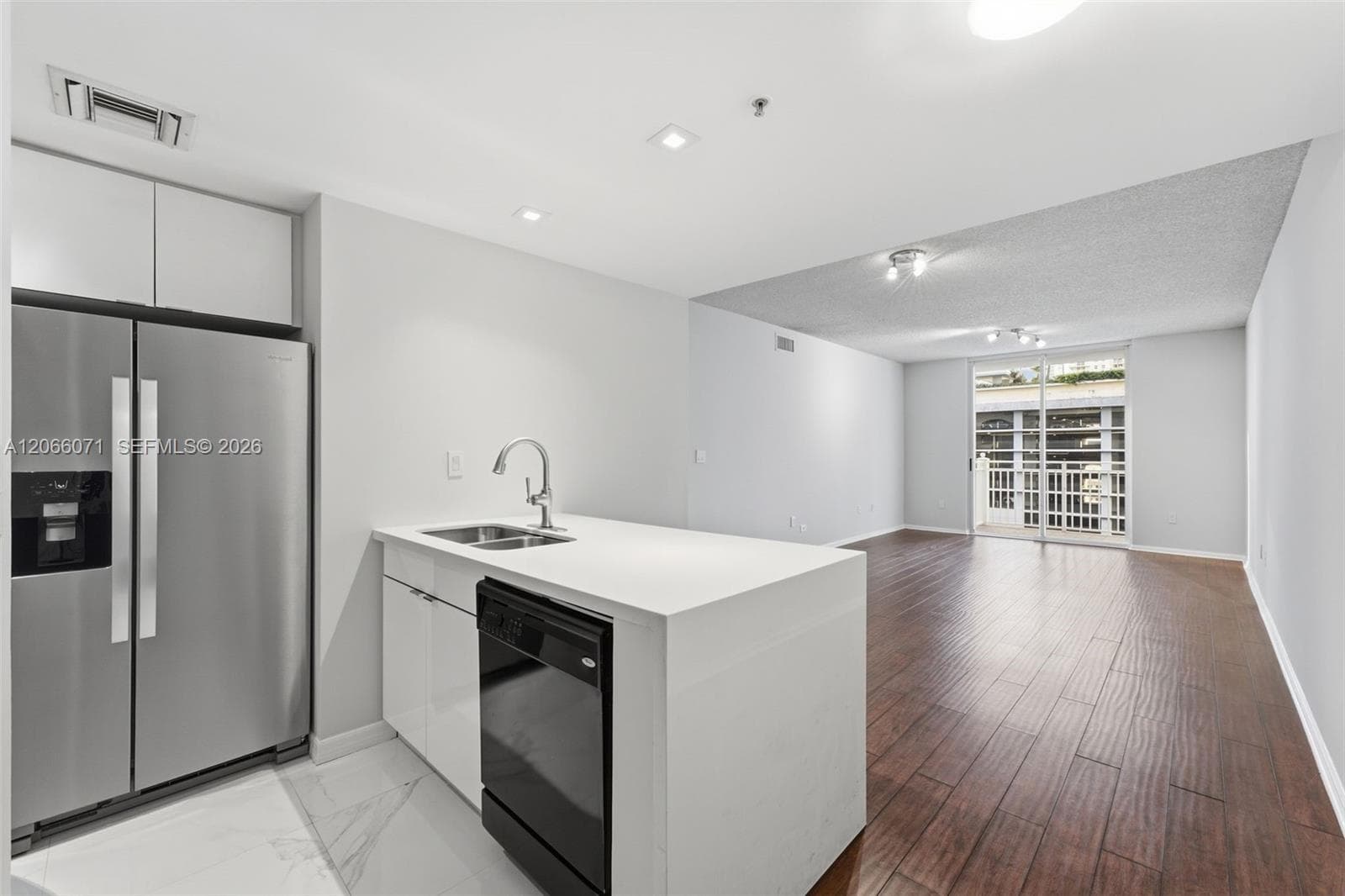 185 SE 14th Ter # 1010, Miami FL 33131