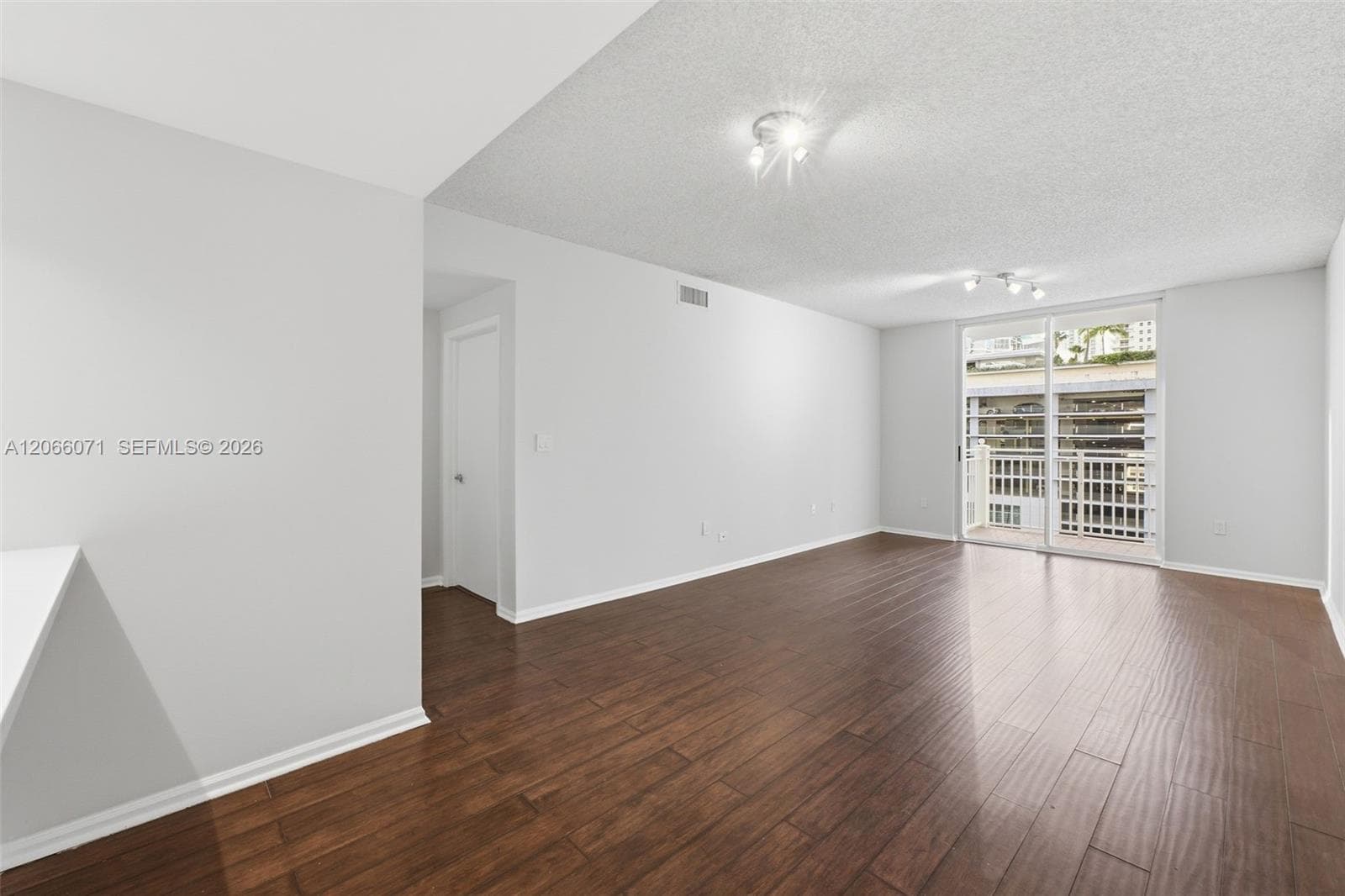 185 SE 14th Ter # 1010, Miami FL 33131