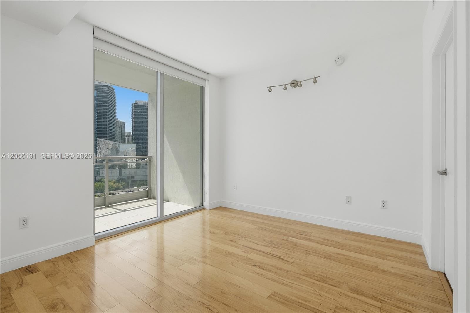 90 SW 3rd St # 1801, Miami FL 33130