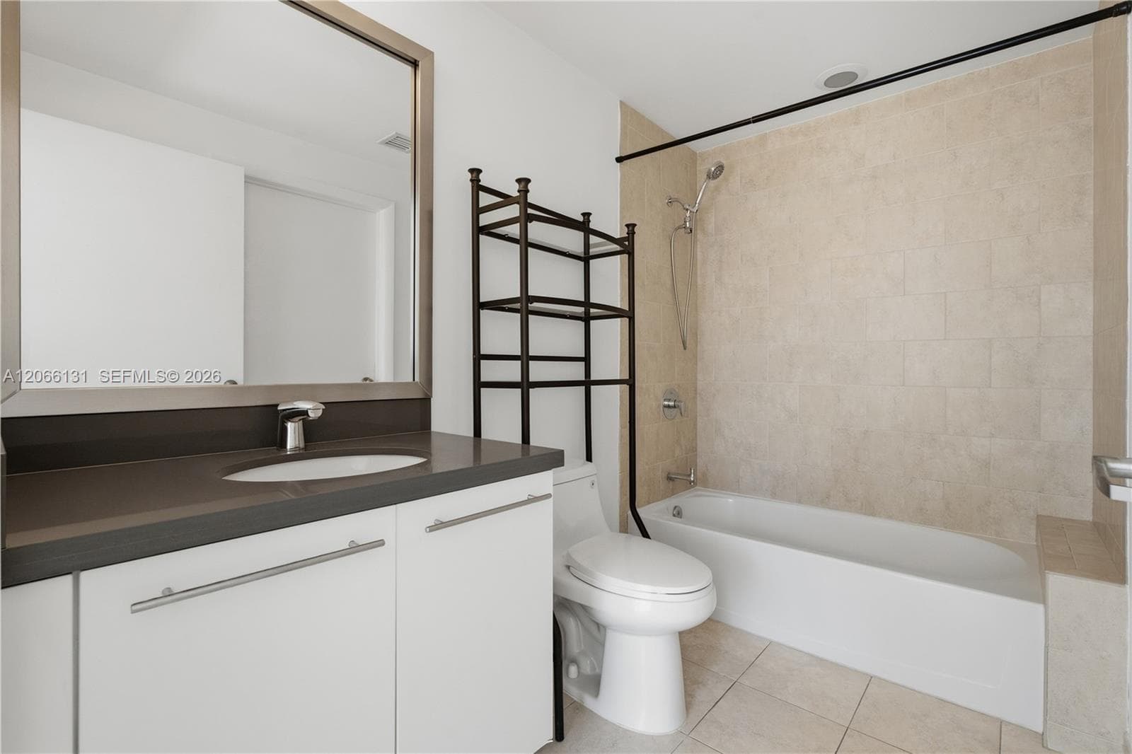 90 SW 3rd St # 1801, Miami FL 33130
